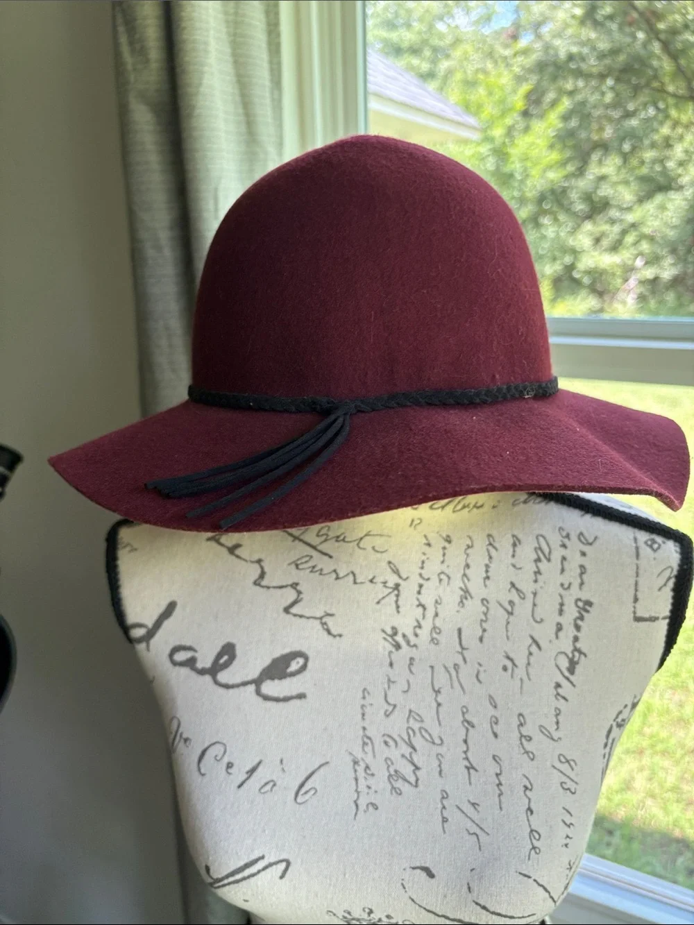 Women's Wide-Brim Wool Felt Hat - Burgundy